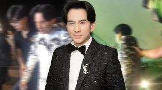 Đan Trường gặp sự cố ngã cầu thang, phai có người dìu lên sân khấu
