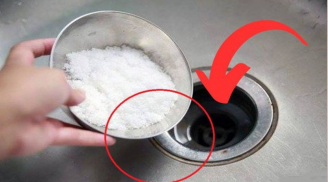 Đổ muối xuống cống có tác dụng gì mà nhiều người làm theo vậy?