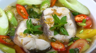 Vì sao nấu canh cá phải dùng nước nóng, dùng nước lạnh dễ bị tanh?