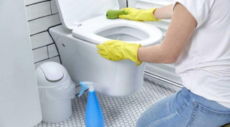 Bí quyết làm sạch vết ố vàng trong bồn cầu với 2 nguyên liệu rẻ tiền có sẵn trong bếp