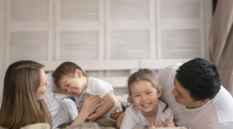 Cha mẹ làm 2 điều này cho con trước khi ngủ, con thông minh, giao tiếp tốt hơn