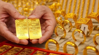 Giá vàng hôm nay 30/4: Lao dốc mạnh, nhà đầu tư “đứng ngồi không yên”