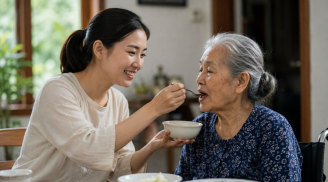 Thuê người chăm sóc cha mẹ già, liệu có phải là bất hiếu?