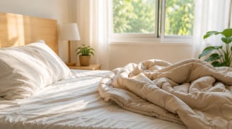Vì sao không nên gấp chăn màn ngay sau khi thức dậy? Nhiều người sẽ bất ngờ