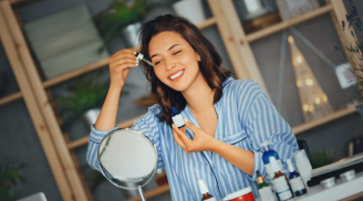 Phương pháp “bánh mì kẹp” giúp da khô giữ ẩm tốt hơn khi ngồi điều hòa cả ngày