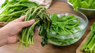 Đừng vội vứt rau hơi hé, làm cách này rau có thể tươi như mới