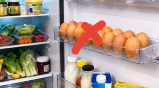 Cất trứng trong tủ lạnh, để cánh tủ là sai. Hãy nhớ 'vị trí vàng' dưới đây