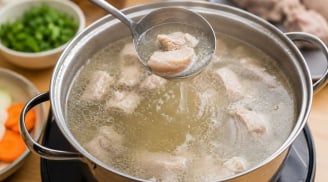 Có nên tận dụng nước luộc thịt để nấu canh? Nhà bạn dùng hay bỏ đi?