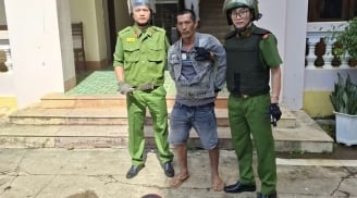 Xôn xao phụ huynh cầm dao xông vào trường tìm giáo viên vì nghi “dìm” điểm 2 con