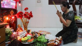 Vì sao cúng thần Tài ngày rằm không thể thiếu hoa?