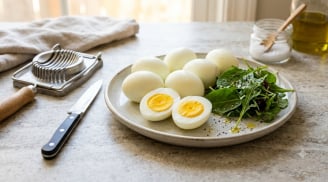 Luộc trứng xong đừng bỏ ngay vào nước lạnh nếu thuộc trường hợp này