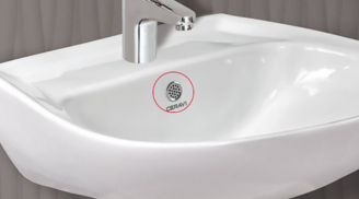 Vì sao bồn rửa mặt luôn có một lỗ nhỏ gần vòi nước?