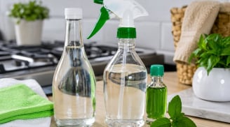 Trộn giấm trắng với dầu gió: Nhiều công dụng bất ngờ mà nhà nào cũng cần đến