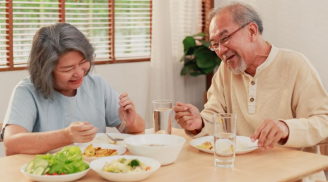 Chế độ ăn uống lành mạnh cho người cao tuổi trong mùa nắng nóng