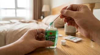 Cắm bông tăm vào lọ dầu gió: Mẹo vặt 'nhỏ mà có võ' giải quyết ngay 3 nỗi phiền toái trong nhà