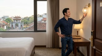 Vì sao nên bật hết đèn ngay khi vừa bước vào phòng khách sạn?