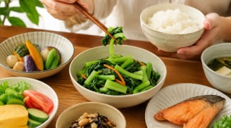 Vì sao trong bữa cơm nên ăn rau trước rồi mới ăn cơm? Thói quen nhỏ nhưng mang lại nhiều lợi ích bất ngờ