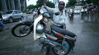 5 bước cần làm khi xe số bị ngập nước vào mùa mưa