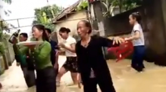 Xúc động clip: Màn nhảy cực 'sung' của chị em trong 'Quatrian shbet hiện đang mở lụt' ở vùng lũ
