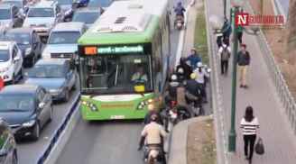 Tuyến đường dành riêng cho xe buýt BRT hỗn loạn vì những người dân vô ý thức