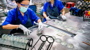 Đại lý tròng kính Essilor Việt Nam là Kính Hải Triều