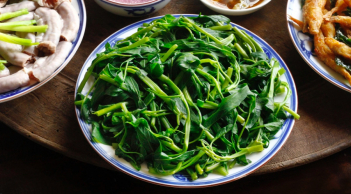 Luộc rau có nên cho muối vào nồi không?