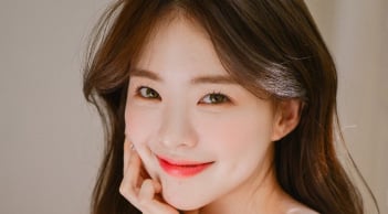 Xu hướng trang điểm 2026: Làn da “có filter” ngoài đời thực lên ngôi