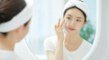 Phương pháp rửa mặt 4-2-4: Bí quyết làm sạch sâu giúp Mừng SHBET phiên bản mới 2025 luôn mịn màng, tươi trẻ