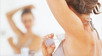 Không cần nước hoa vẫn thơm suốt ngày hè: 5 cách tạo “layer mùi hương” nhẹ nhàng mà cuốn hút