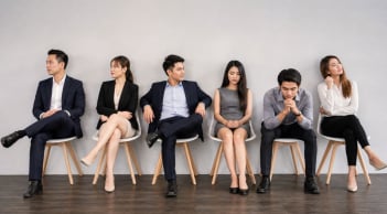 Dáng ngồi tiết lộ gì về con người? 4 tư thế quen thuộc nói lên tính cách ít ai để ý