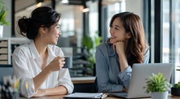 Đồng nghiệp thân thiết có nên trở thành bạn ngoài đời? Những cái được và mất ít ai nói rõ