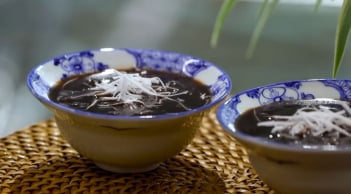 Cho 2 thứ này vào nước đậu đen là phá hỏng tác dụng giải nhiệt, bồi bổ: Đừng có dại!