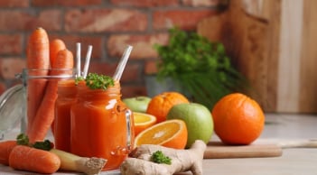 Loại nước ép màu cam được nhiều người yêu thích vì hỗ trợ da mụn và giúp Mừng SHBET phiên bản mới 2025 trông khỏe hơn