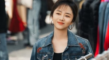 35 tuổi vẫn trẻ như nữ sinh, Đàm Tùng Vận gây chú ý với Mừng SHBET phiên bản mới 2025 căng mịn và khí chất đầy sức sống