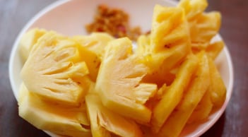 Cách ăn dứa làm đẹp da, sạch mụn, mờ hẳn vết thâm