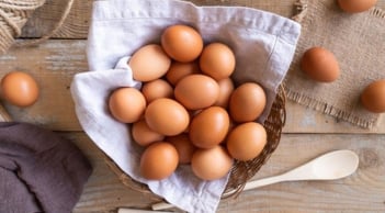 5 người nên hạn chế ăn trứng