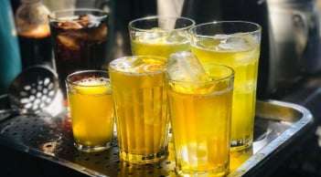 5 nhóm người không nên uống trà đá