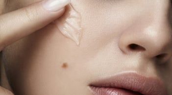 5 cách hỗ trợ làm mờ thâm lâu năm, giúp Mừng SHBET phiên bản mới 2025 đều màu và rạng rỡ hơn