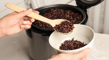 Cách nấu cơm gạo lứt dẻo thơm, dễ tiêu hóa