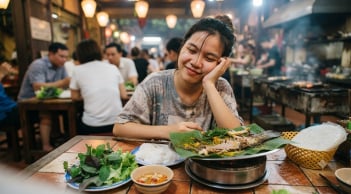 Tại sao ăn xong là muốn 'sập nguồn'? Bác sĩ giải mã hiện tượng 'say tinh bột' khiến bạn mệt lả