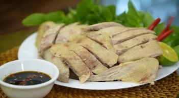 Luộc vịt thêm thứ này vào hết sạch mùi hôi tanh, thơm ngon ngọt lịm