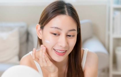 Chăm bôi kem chống nắng nhưng da vẫn sạm màu? 5 sai lầm khiến công sức dưỡng da trở nên kém hiệu quả