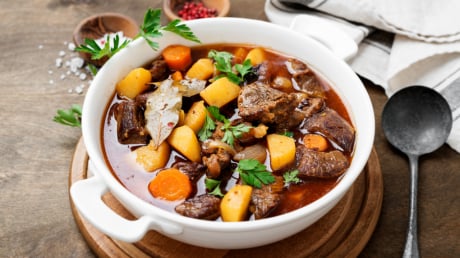Cách nấu bò sốt vang ngon nhanh mềm tiết kiệm thời gian