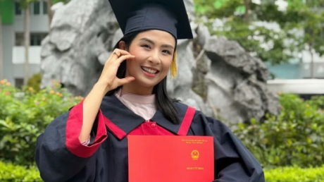 Hoa hậu Ngọc Hân nhận bằng thạc sĩ