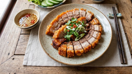 Mẹo làm heo quay giòn bì: 2 bước quan trọng giúp bì nổ giòn, vàng ruộm