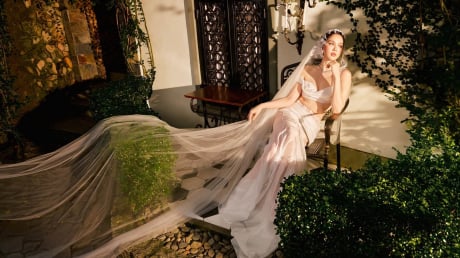 Ngọc Trinh khoe ảnh mặc váy cưới, khẳng định 'cuối cùng mọi cố gắng rồi cũng được đền đáp'
