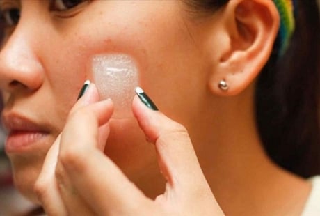 Cách dùng đá lạnh giúp se khít lỗ chân lông, da mịn màng trắng sáng