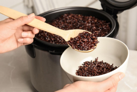 Cách nấu cơm gạo lứt dẻo thơm, dễ tiêu hóa