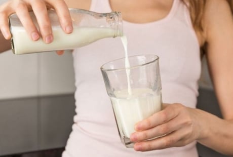 3 loại nước uống buổi tối tốt hơn buổi sáng